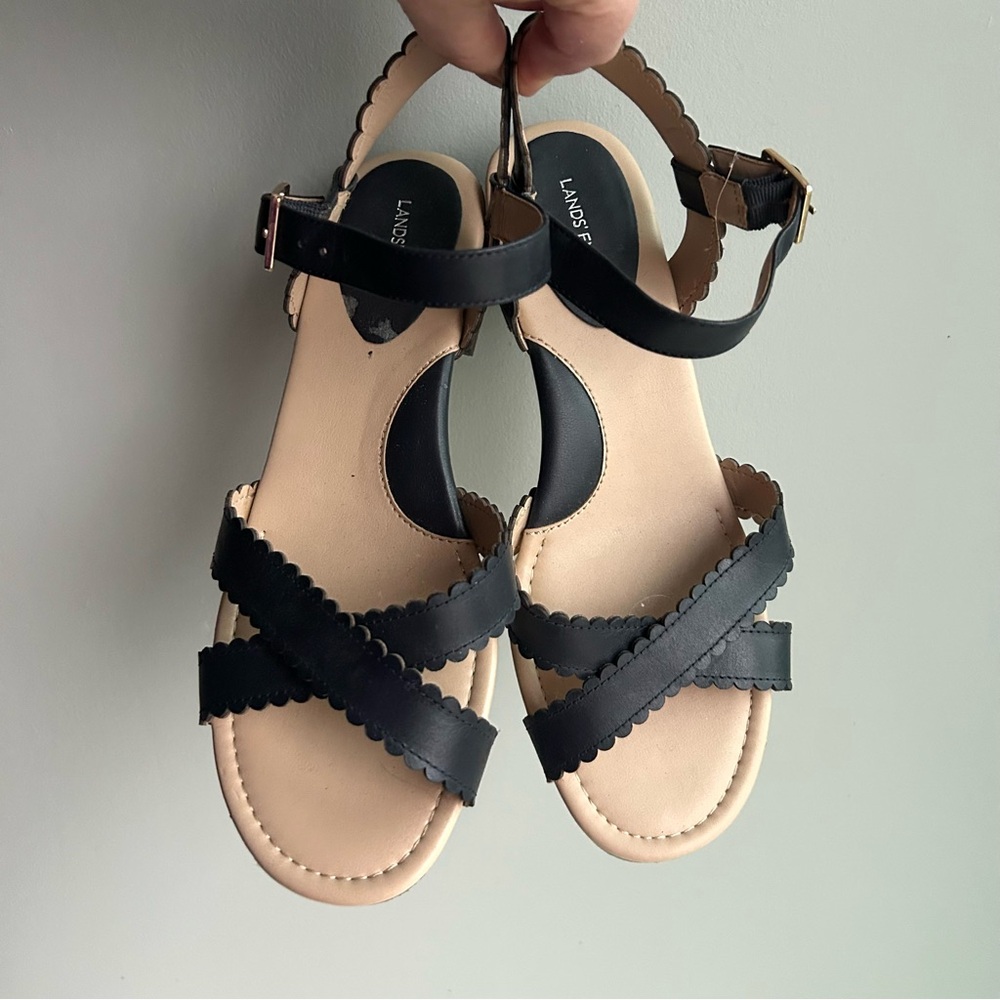 LAND’S END black scallop edge sandals